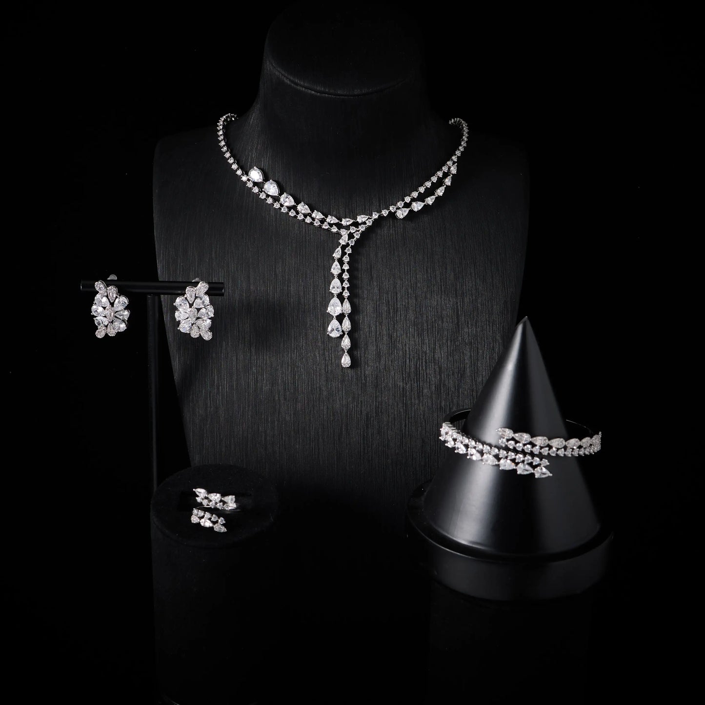 Elegant White Crystal Necklace & Earrings 40 cm Gift
