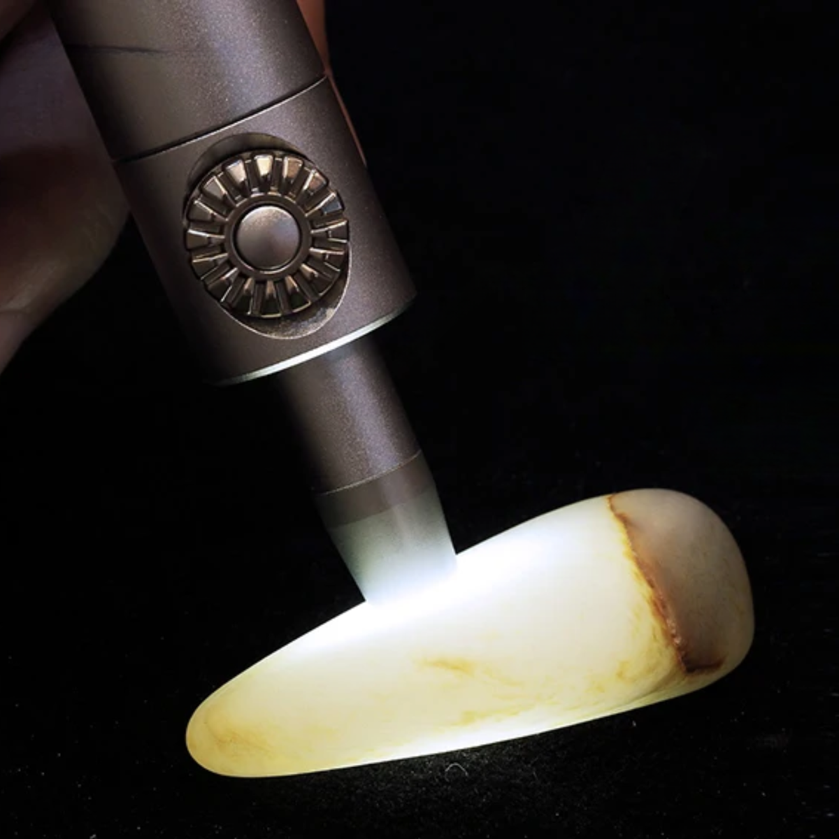 Powerful UV Jewelry Appraisal Flashlight for Gemstone Inspection