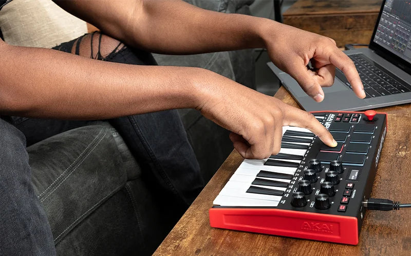 25-Key USB MIDI Keyboard Controller with 8 Drum Pads