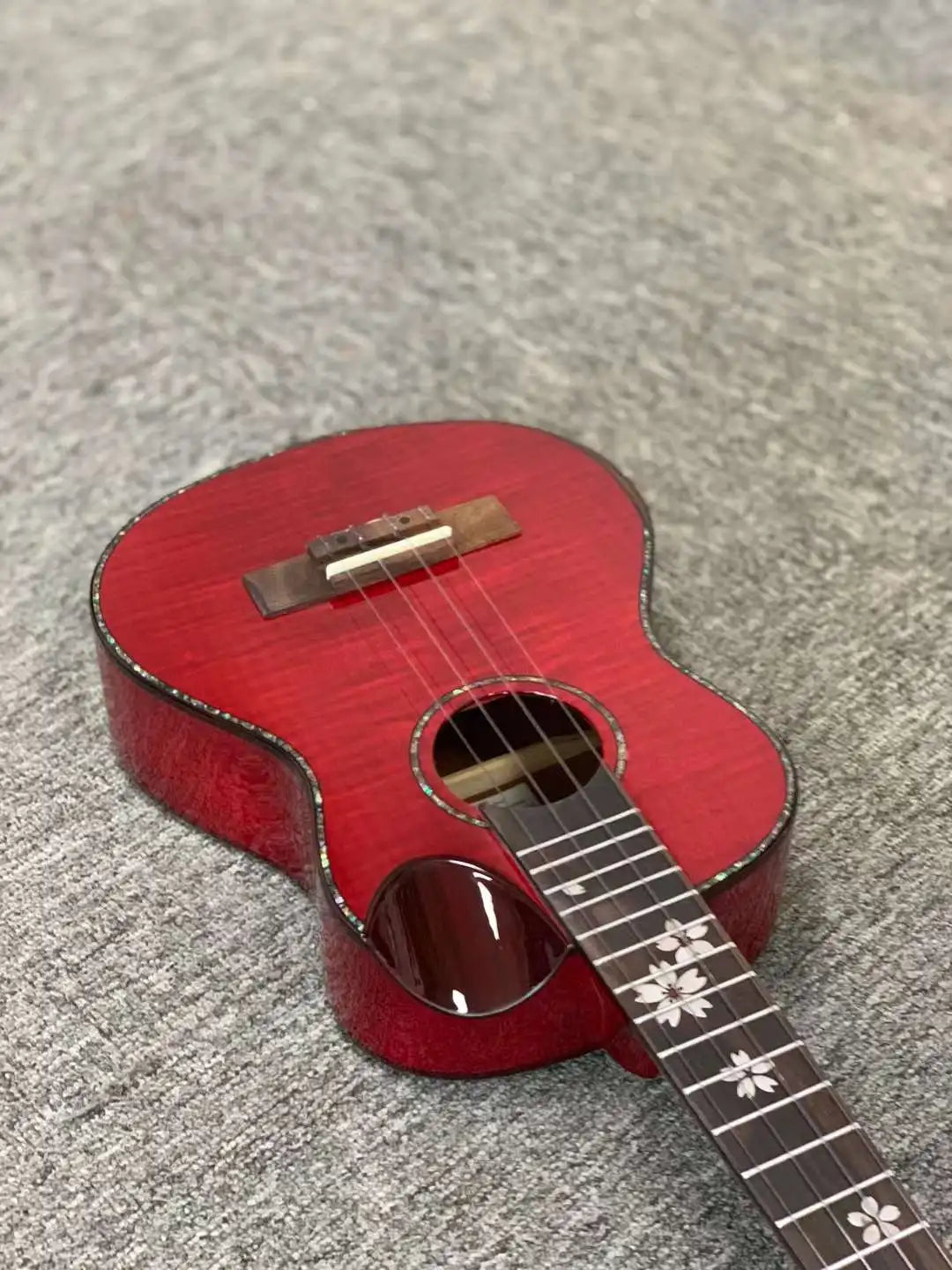 Ukulele with Solid Maple Top Clear Tone