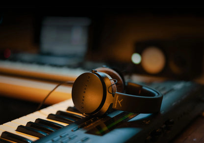 Studio Grade Closed Back Over-Ear Headphones 50mm