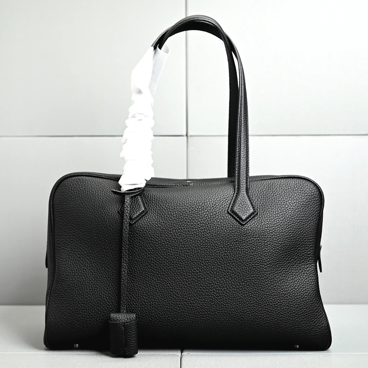 Elegant Everyday Tote Glossy 35cm Large Leather Handbag
