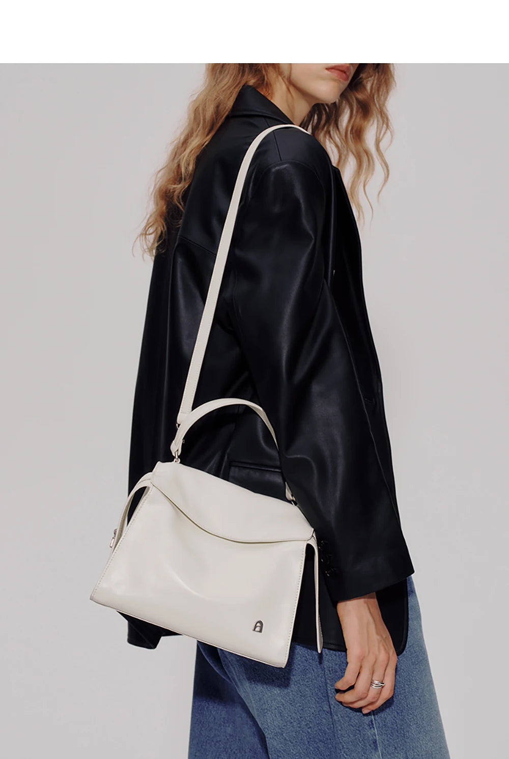Stylish Women Shoulder Bag with Roomy Design