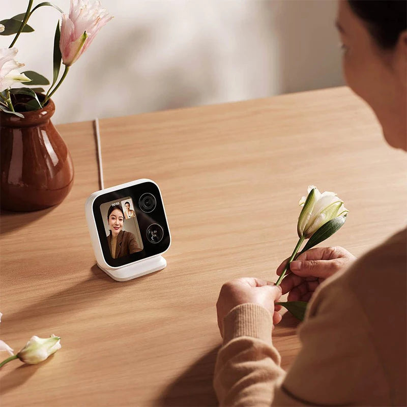 Smart 2.5K Home Security Camera with 3.5 Inch Screen