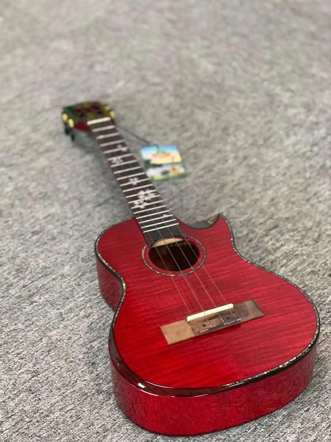 Ukulele with Solid Maple Top Clear Tone