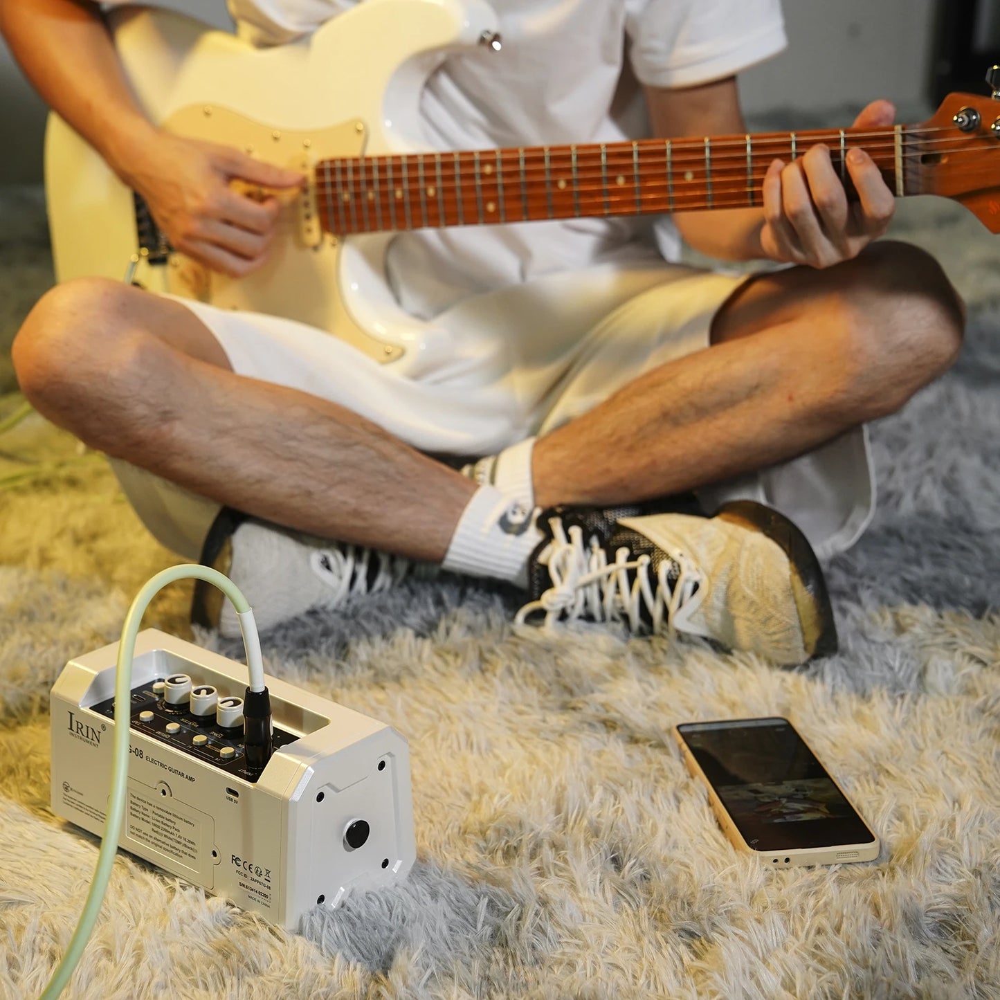 Compact White Guitar Amplifier with Clean and Overdrive Modes