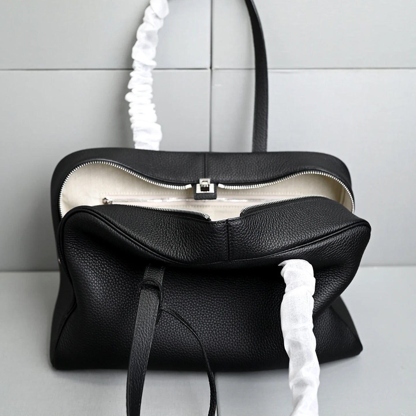 Elegant Everyday Tote Glossy 35cm Large Leather Handbag