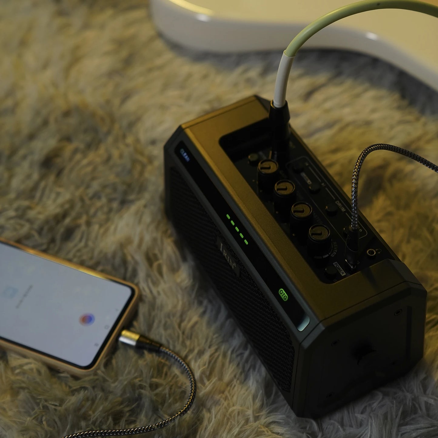 Portable 10W Black Guitar Amp with Rechargeable Battery
