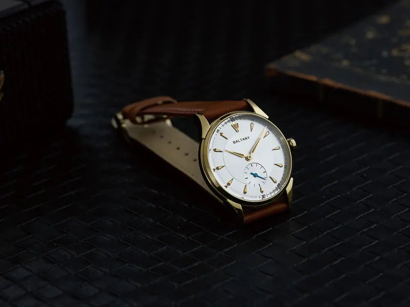 38.5mm Mechanical Watch Gold Case Silver Face