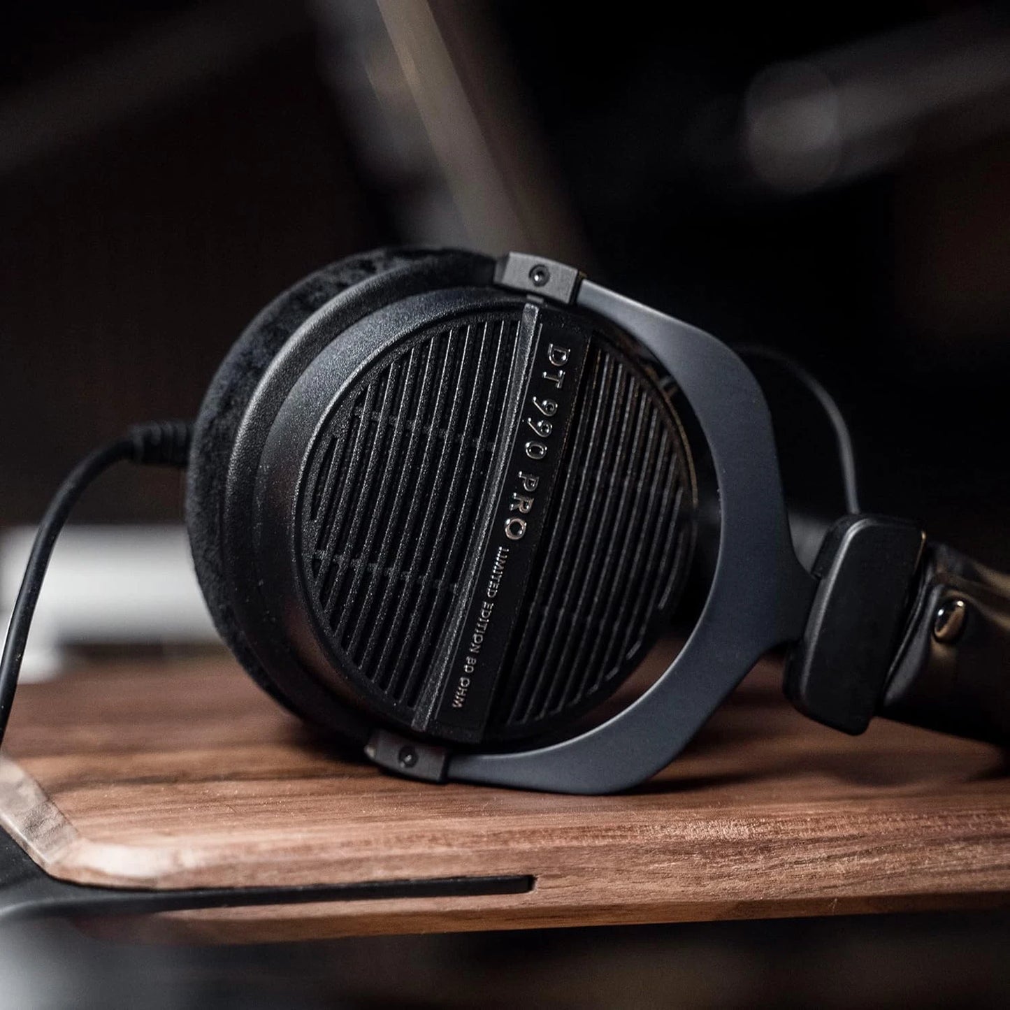 250 Ohm Black Open-Back Studio Headphones for Mixing